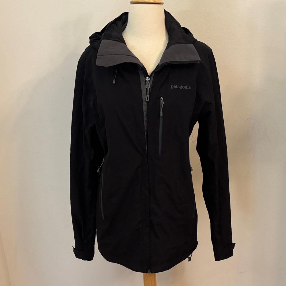 Patagonia Men's‎ Black Hooded Lightweight Goretex Jacket